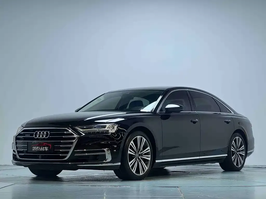 Audi A8 — фото 1