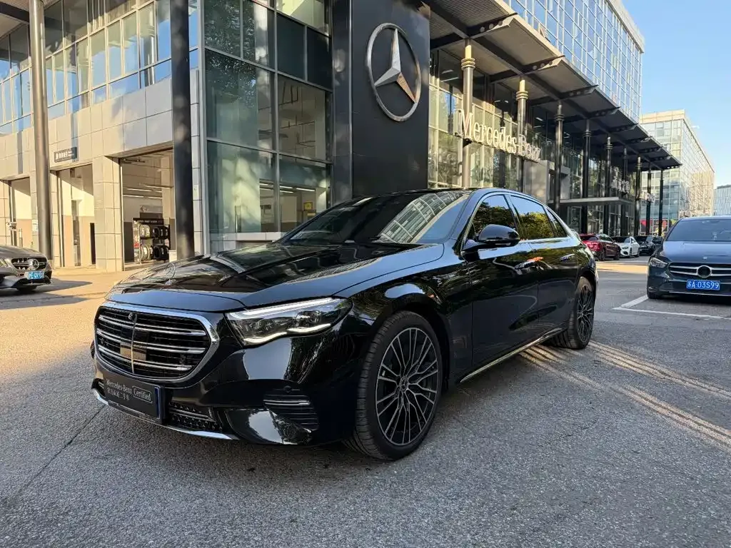 Mercedes-Benz E-Class — фото 1