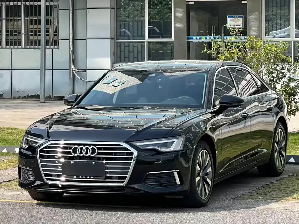 Audi A6L — фото 1