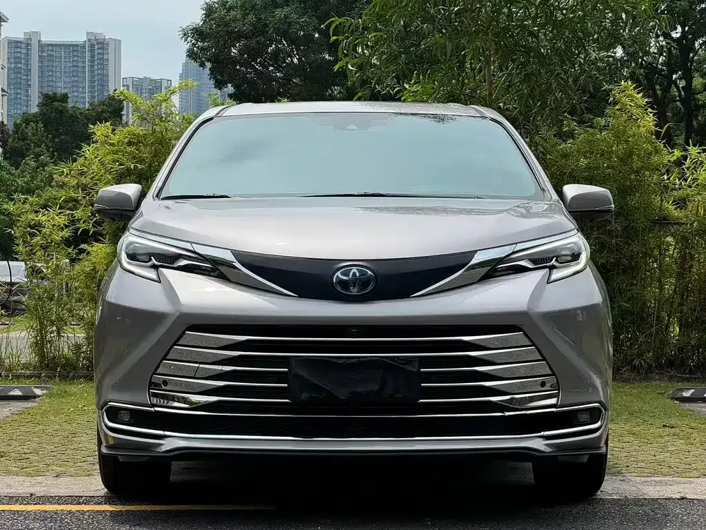 Toyota Sienna — фото 9