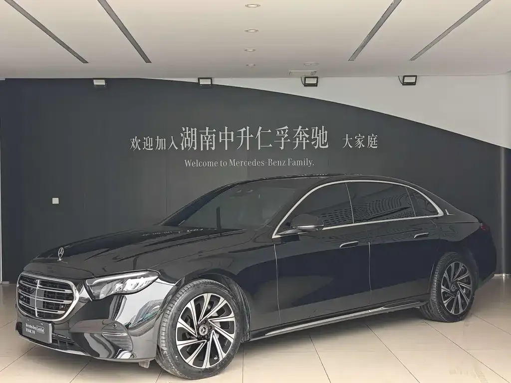 Mercedes-Benz E-Class — фото 1