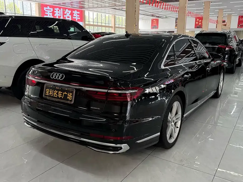 Audi A8 — фото 10