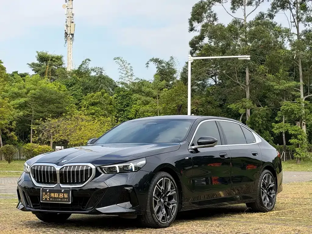 BMW 5 Series — фото 1