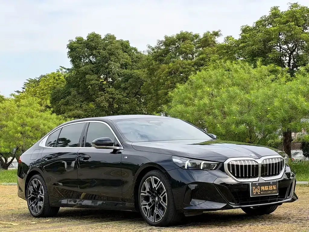 BMW 5 Series — фото 4
