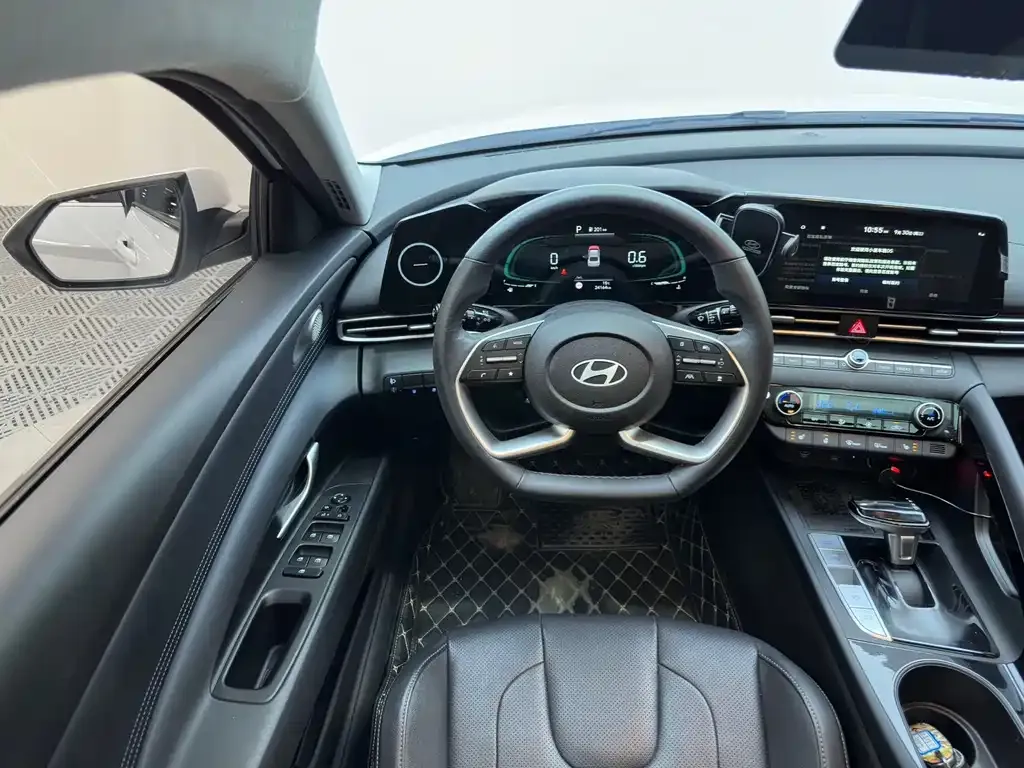 Hyundai Elantra — фото 10