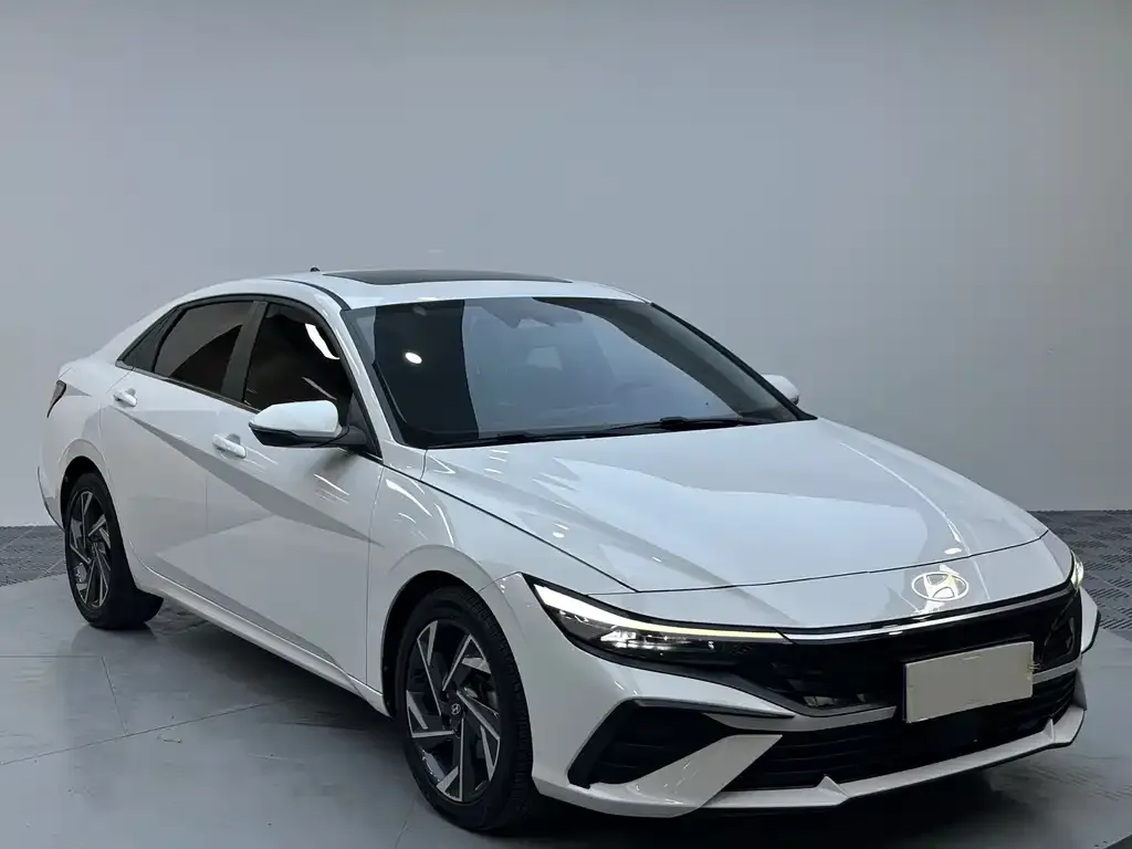 Hyundai Elantra — фото 2