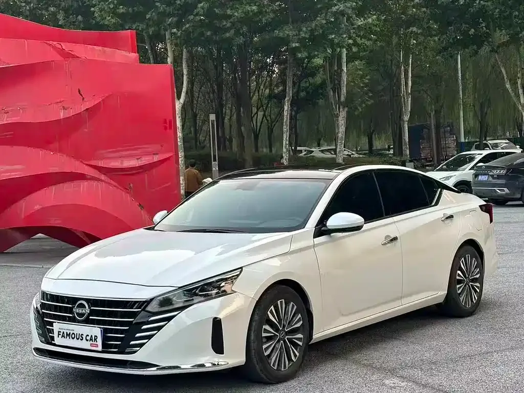 Nissan Teana — фото 1