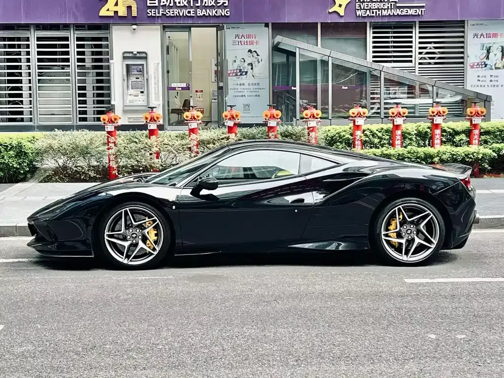 Ferrari F8 — фото 6