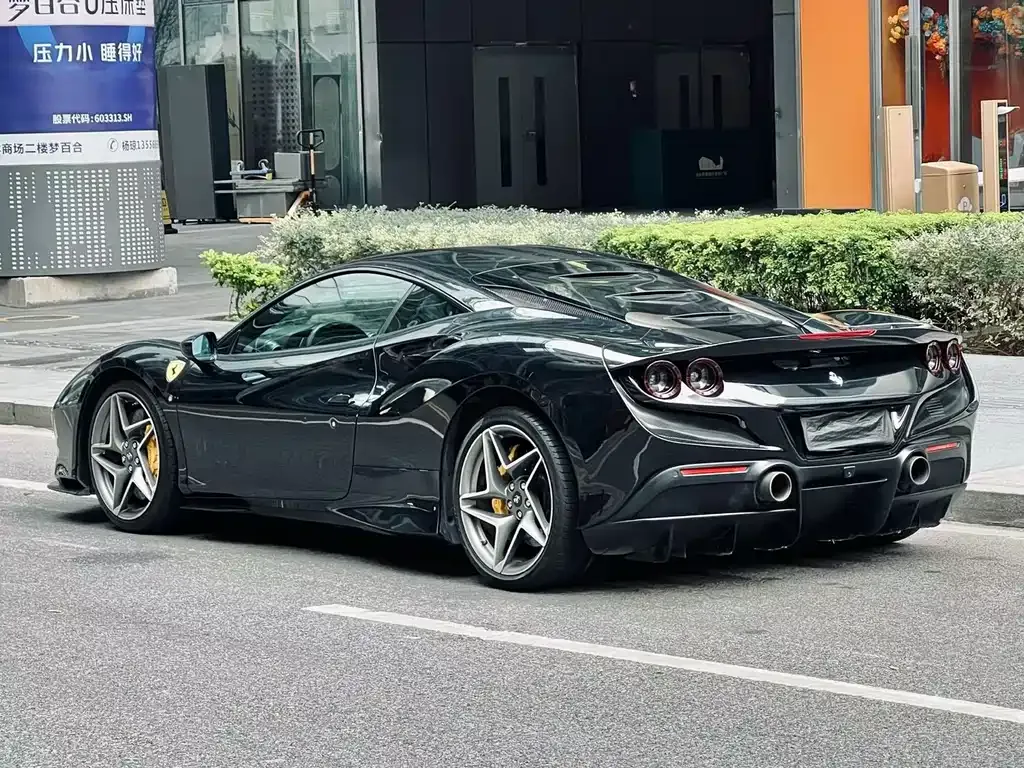 Ferrari F8 — фото 9