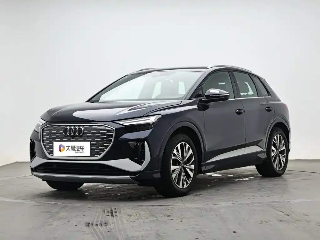 Audi Q4 e-tron — фото 1