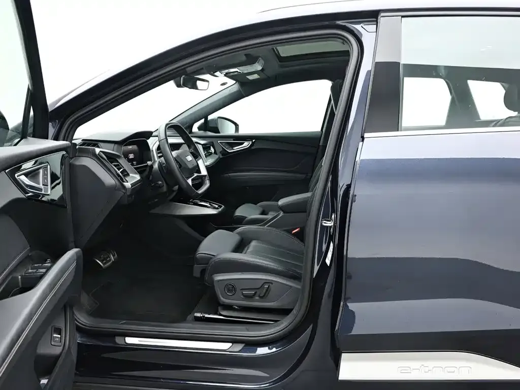 Audi Q4 e-tron — фото 7