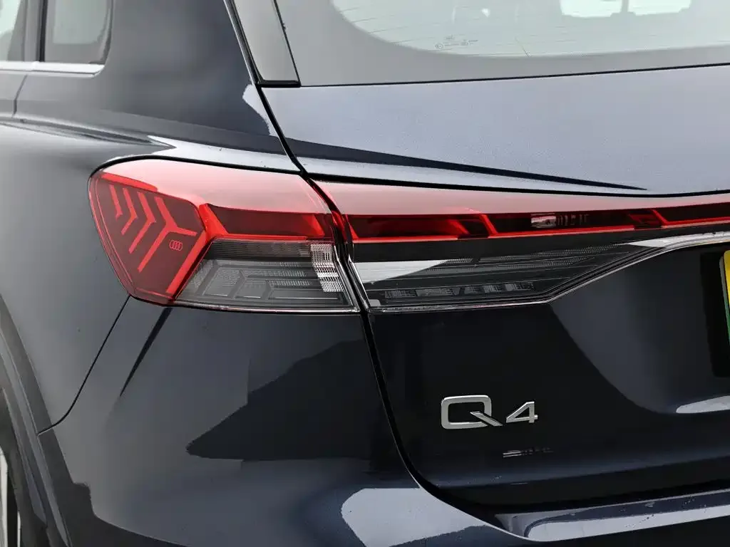 Audi Q4 e-tron — фото 8