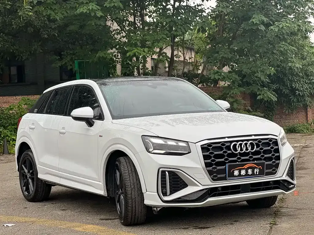 Audi Q2L — фото 4