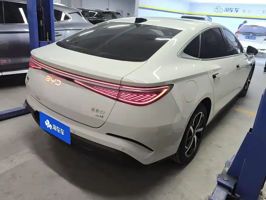 BYD Seal 07 DM-i — фото 4