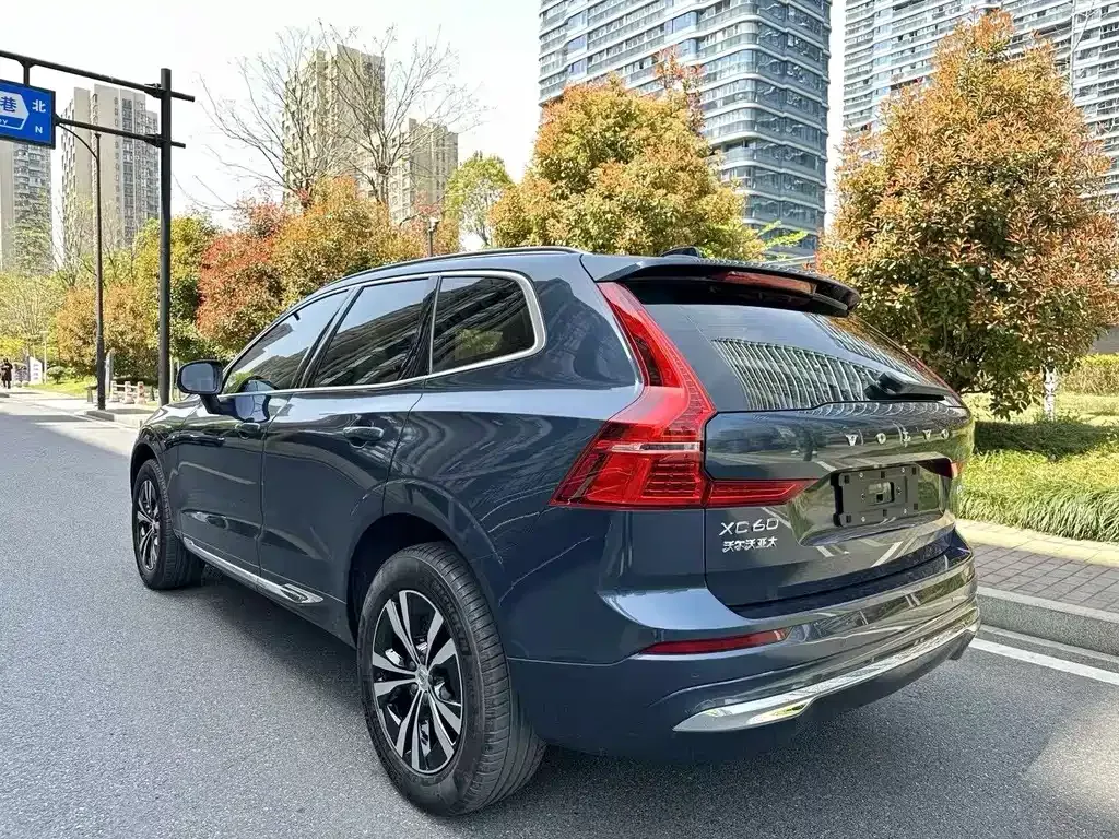 Volvo XC60 — фото 10