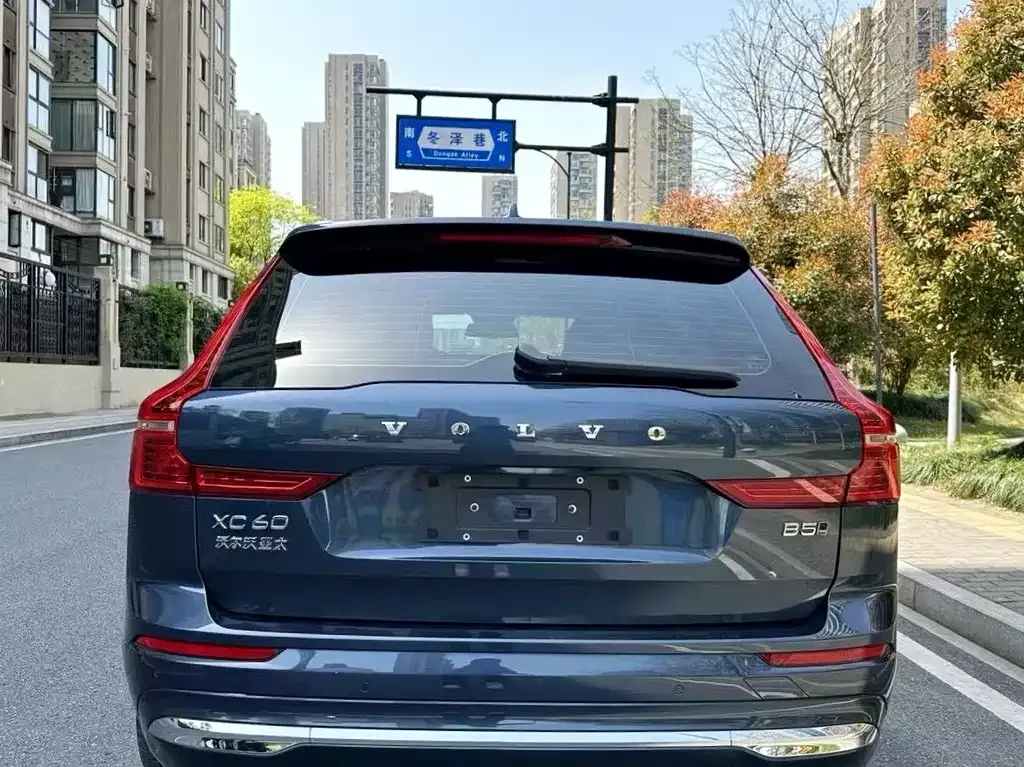 Volvo XC60 — фото 7