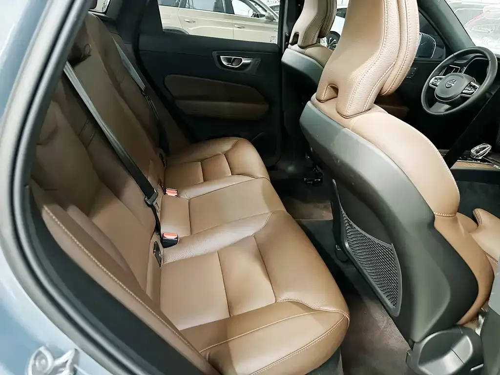 Volvo XC60 — фото 4