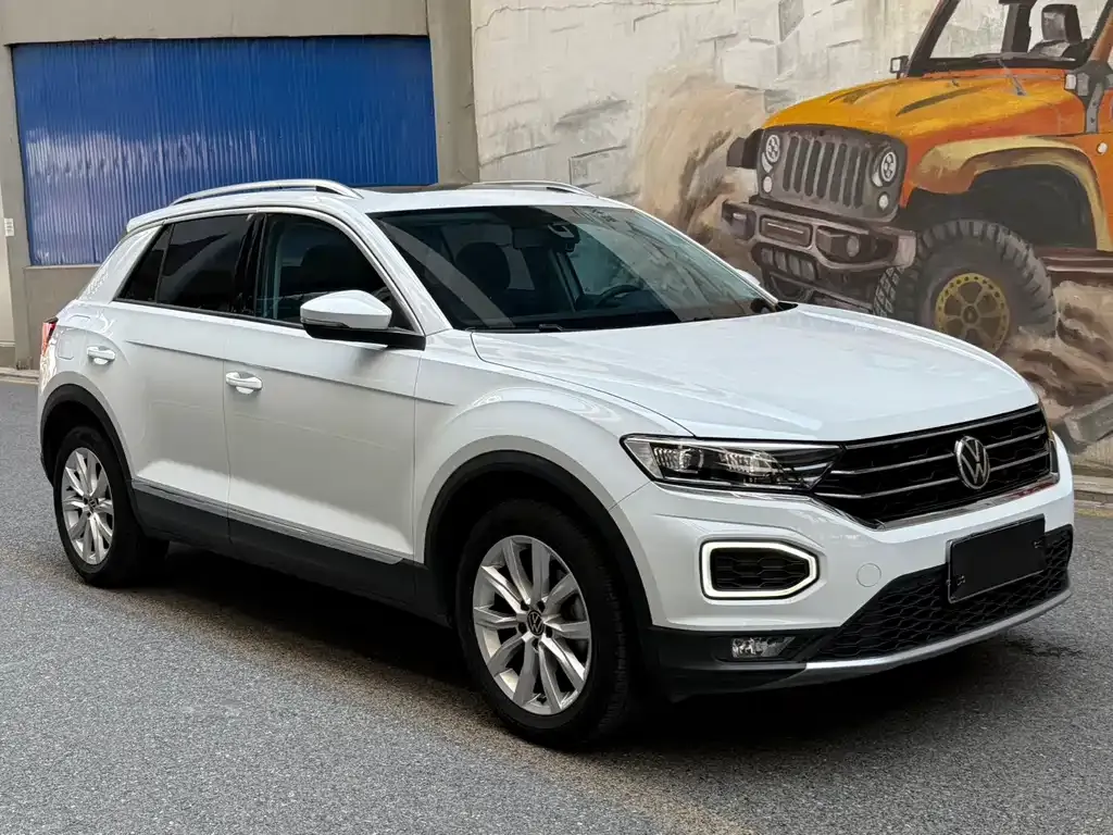 Volkswagen T-Roc — фото 10
