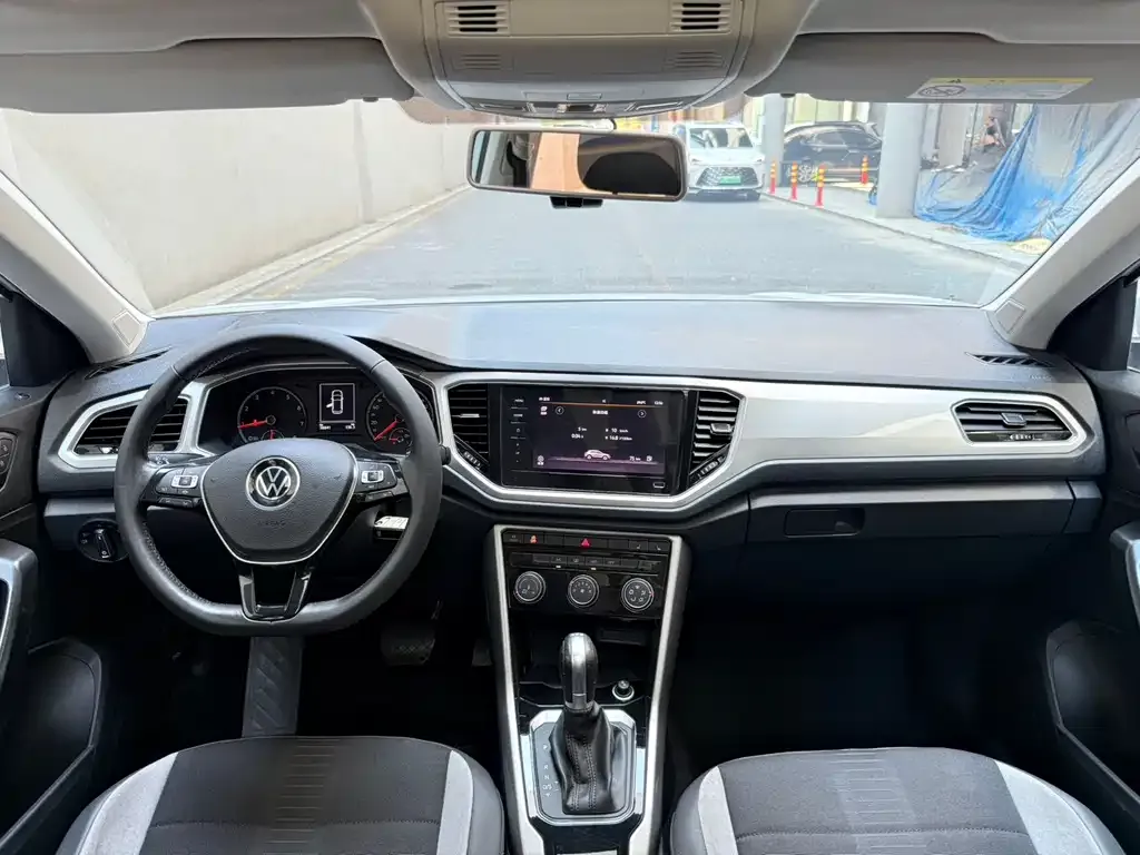 Volkswagen T-Roc — фото 7