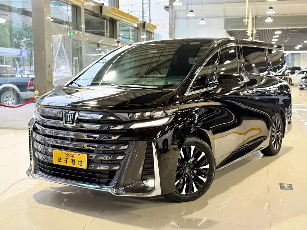 Toyota Vellfire — фото 1