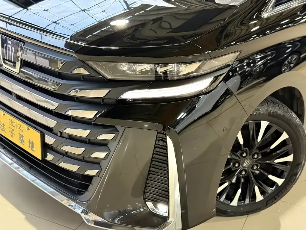 Toyota Vellfire — фото 4