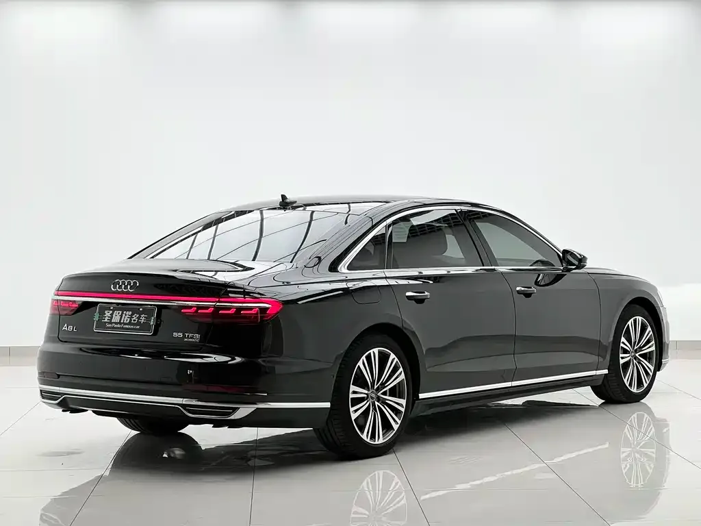 Audi A8 — фото 7