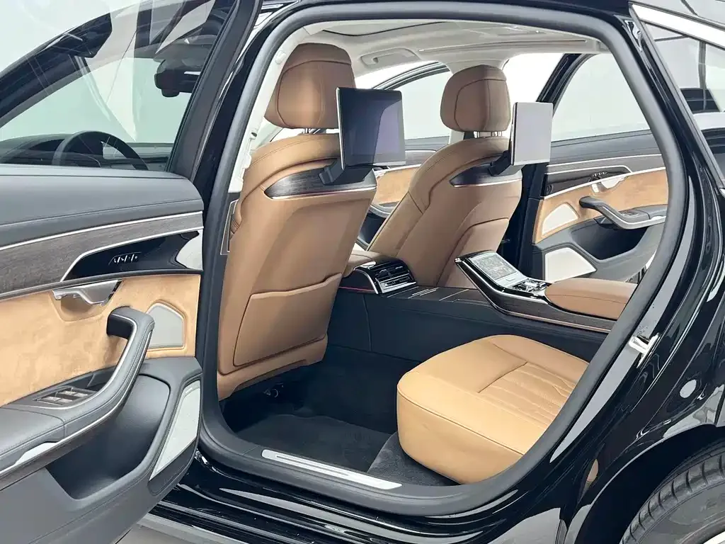Audi A8 — фото 10