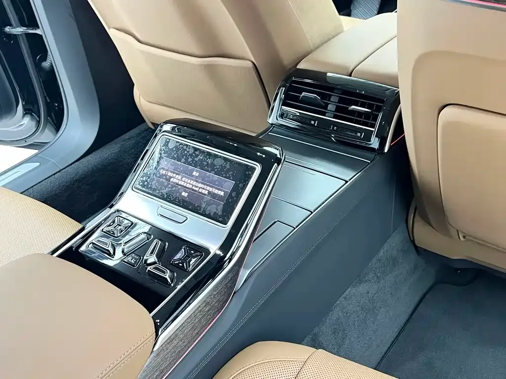 Audi A8 — фото 5