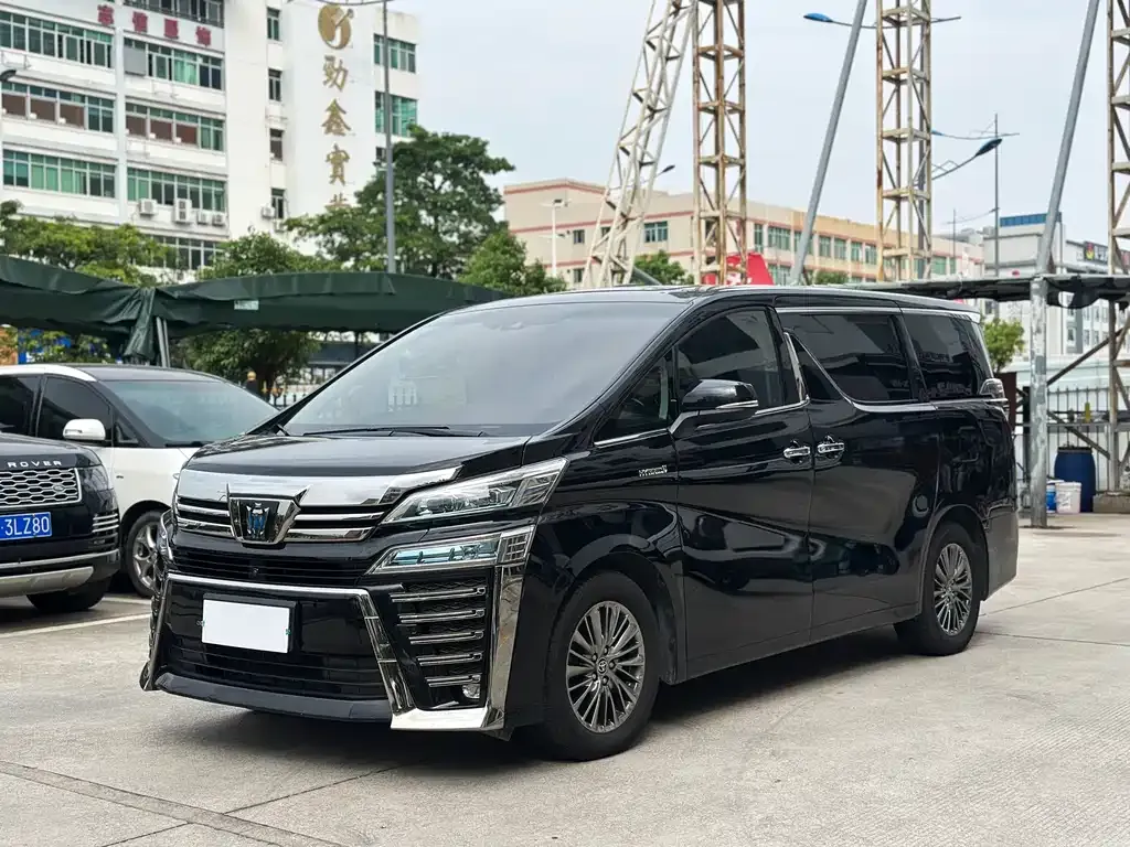 Toyota Vellfire — фото 1