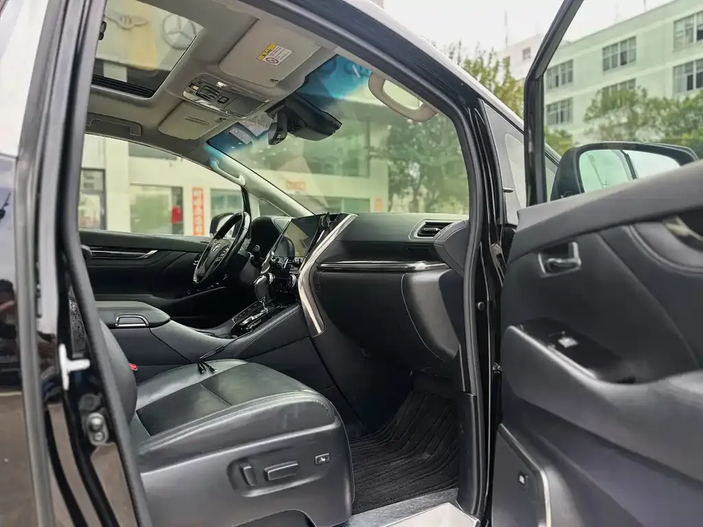 Toyota Vellfire — фото 3