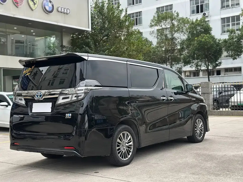 Toyota Vellfire — фото 4