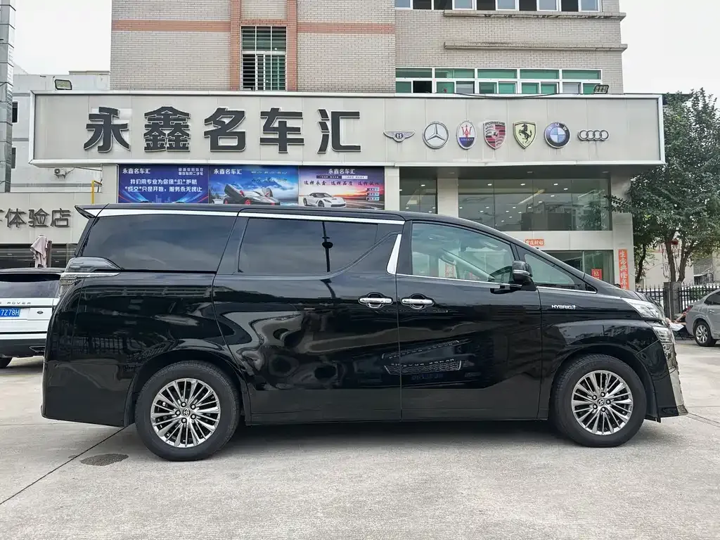 Toyota Vellfire — фото 10