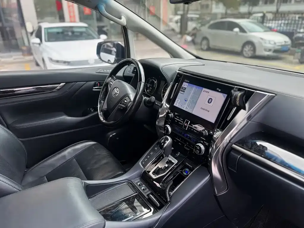 Toyota Vellfire — фото 5