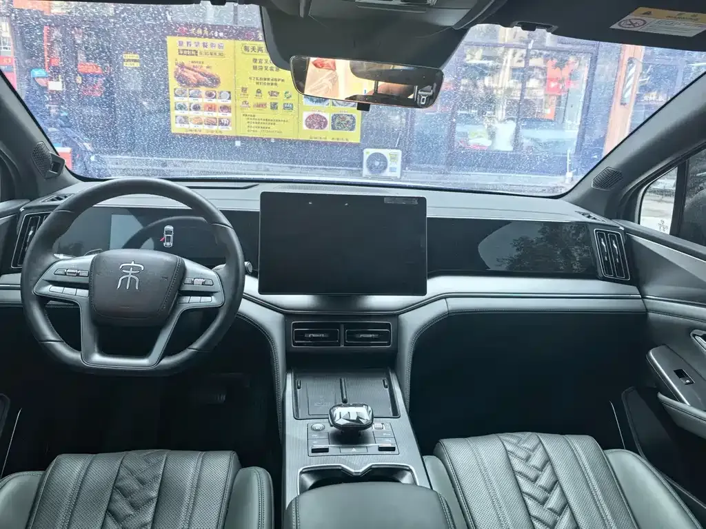 BYD L DM-i — фото 8