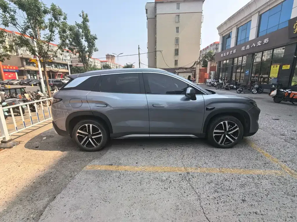 BYD L DM-i — фото 10