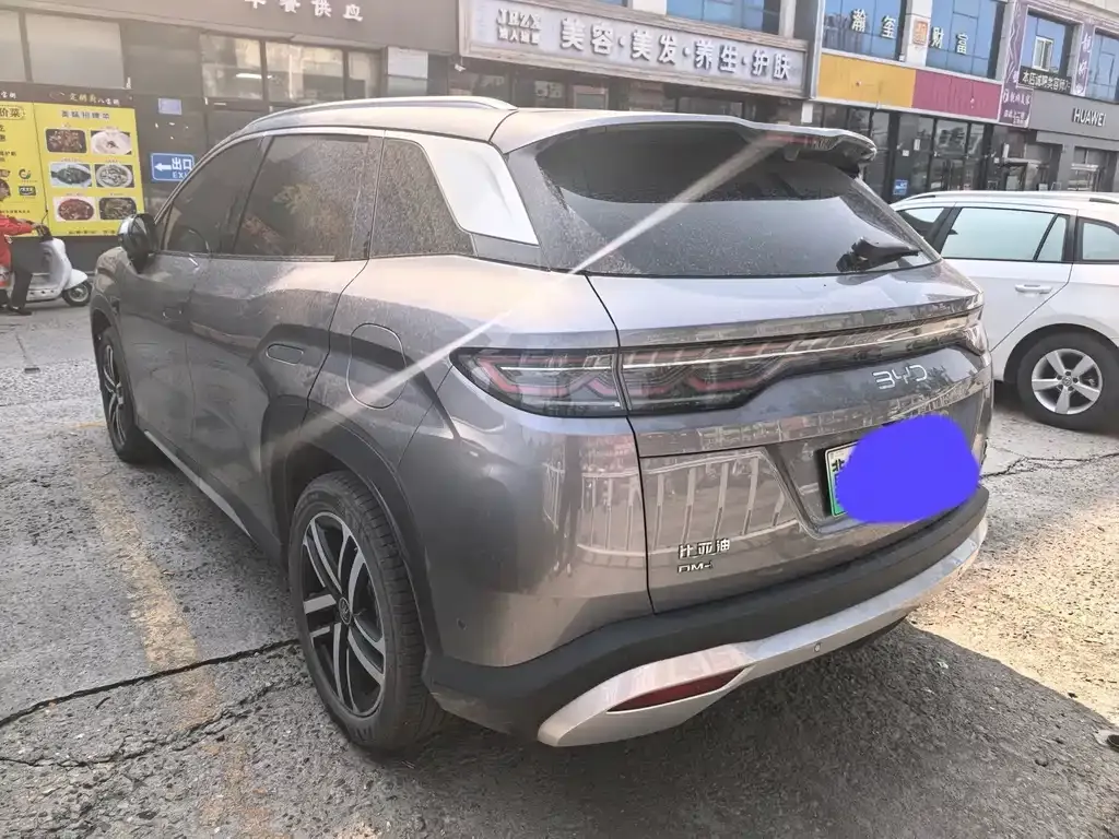 BYD L DM-i — фото 9
