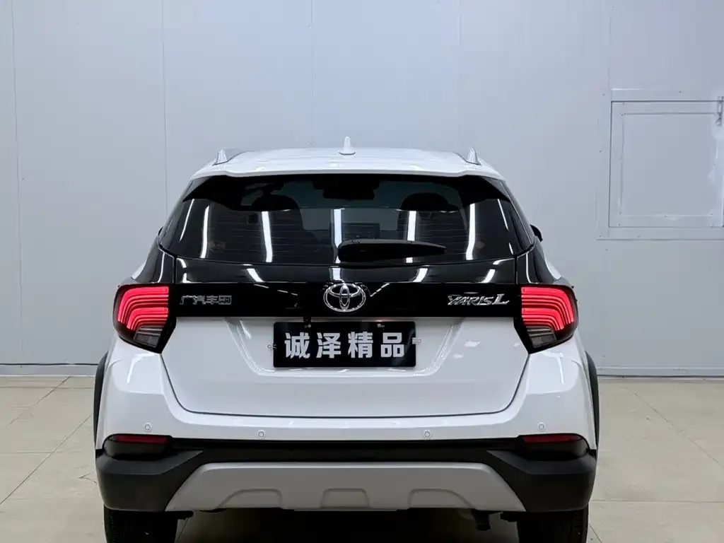 Toyota Yaris L — фото 2