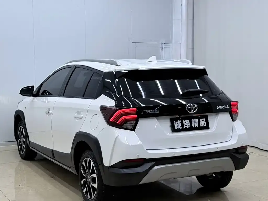Toyota Yaris L — фото 6