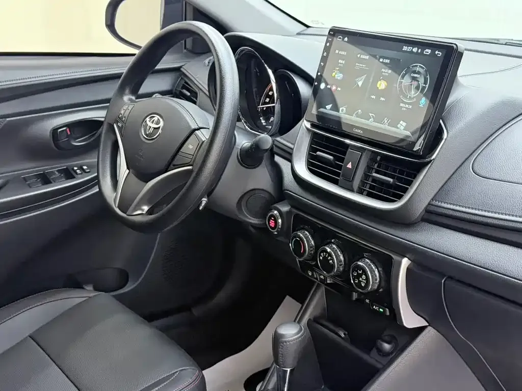 Toyota Yaris L — фото 10