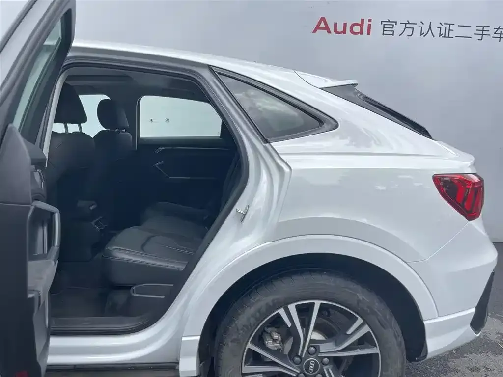 Audi Q3 Sportback — фото 9