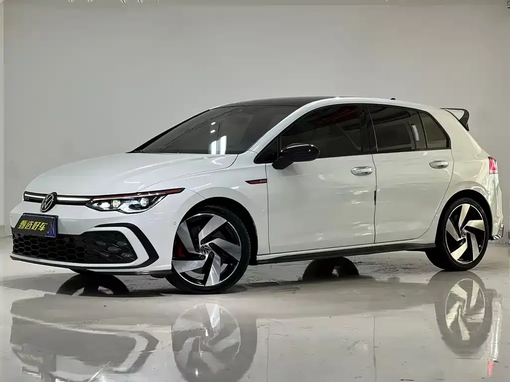 Volkswagen Golf GTI — фото 1