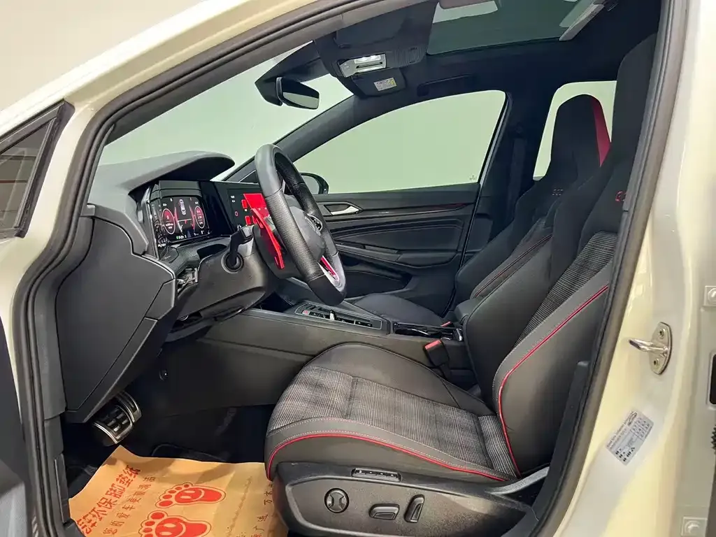 Volkswagen Golf GTI — фото 6