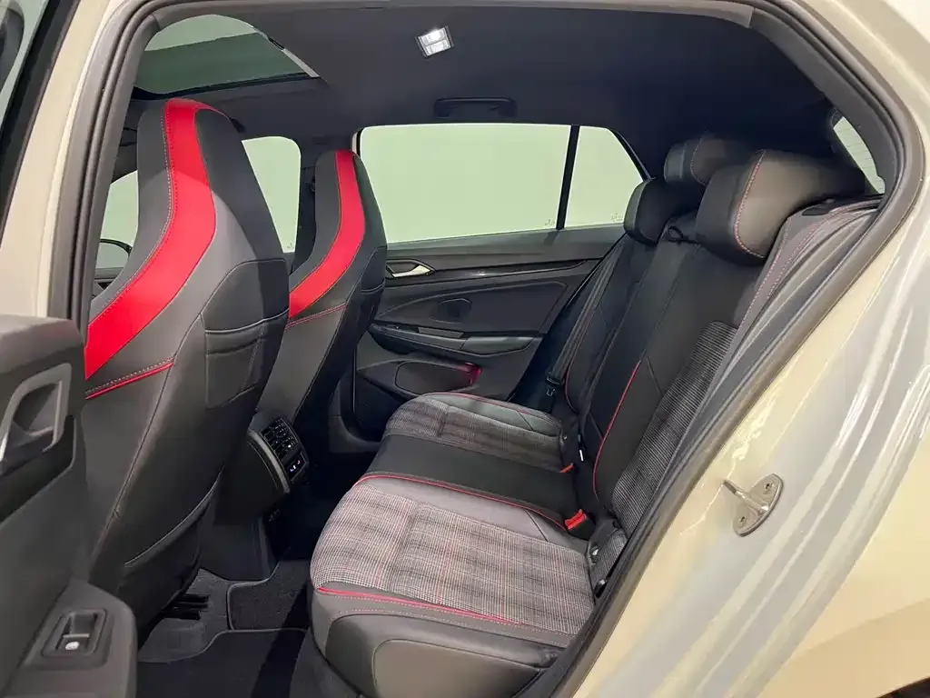 Volkswagen Golf GTI — фото 4