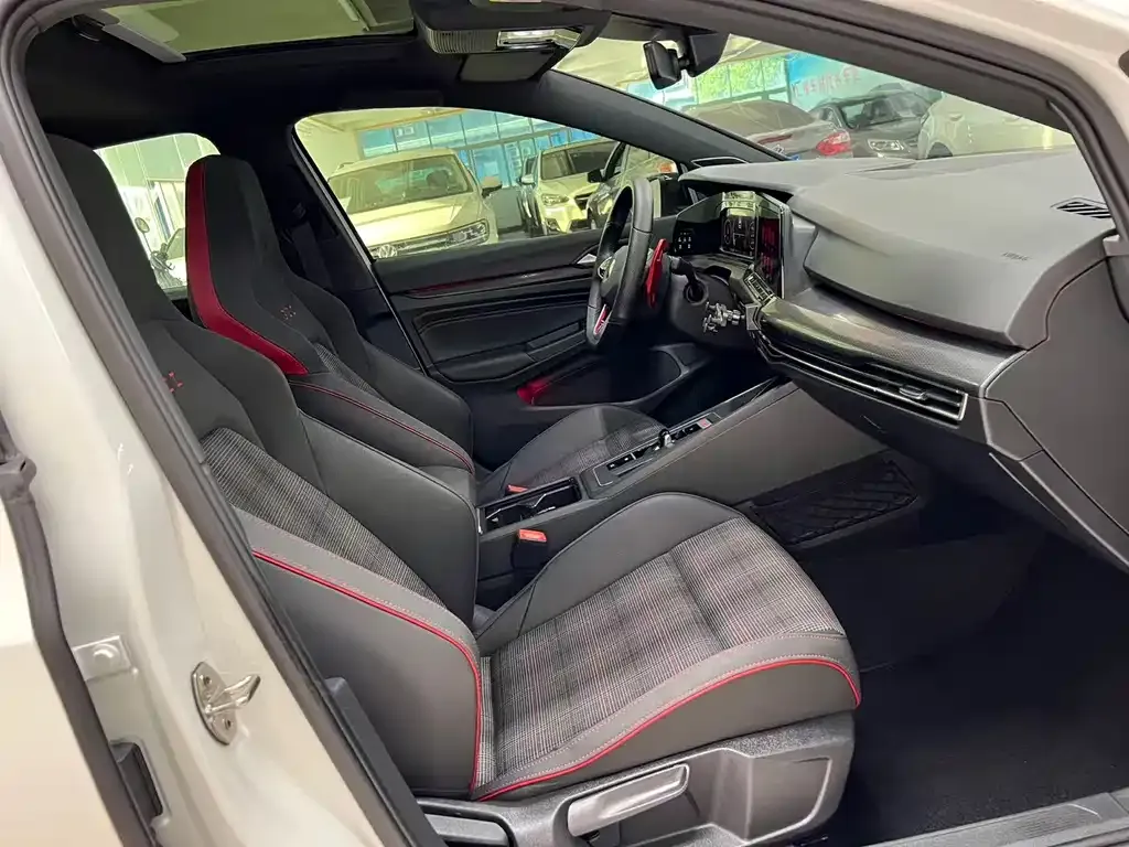 Volkswagen Golf GTI — фото 3