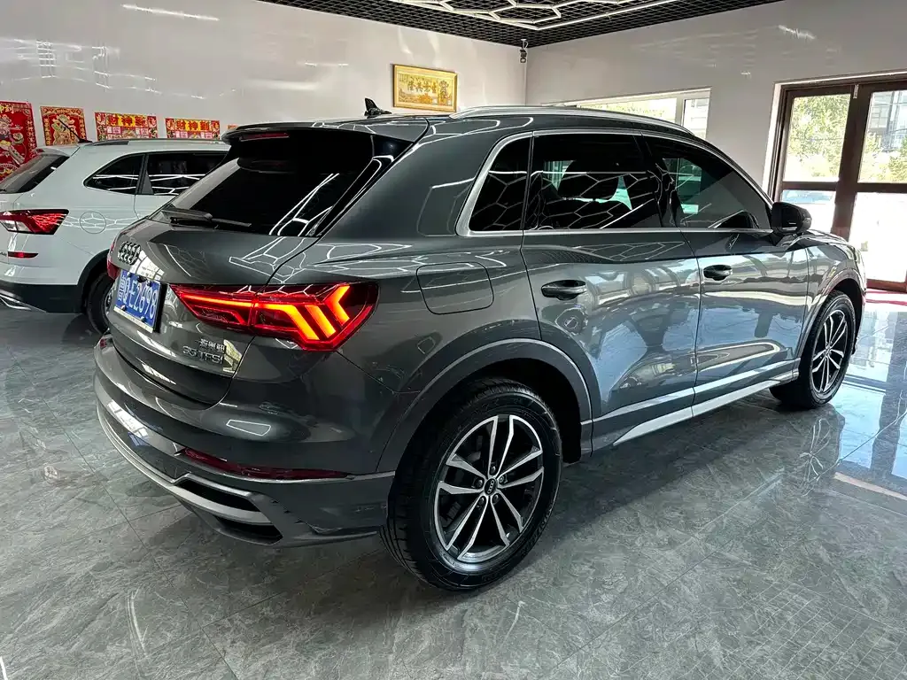 Audi Q3 — фото 10