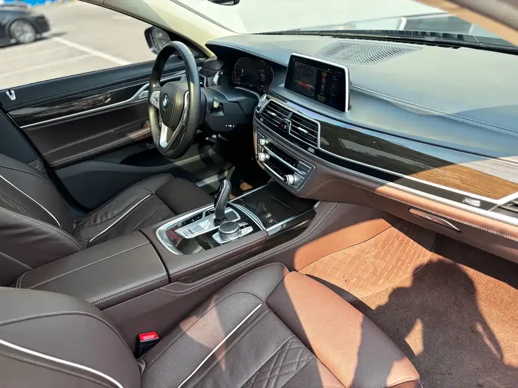 BMW 7 Series — фото 2