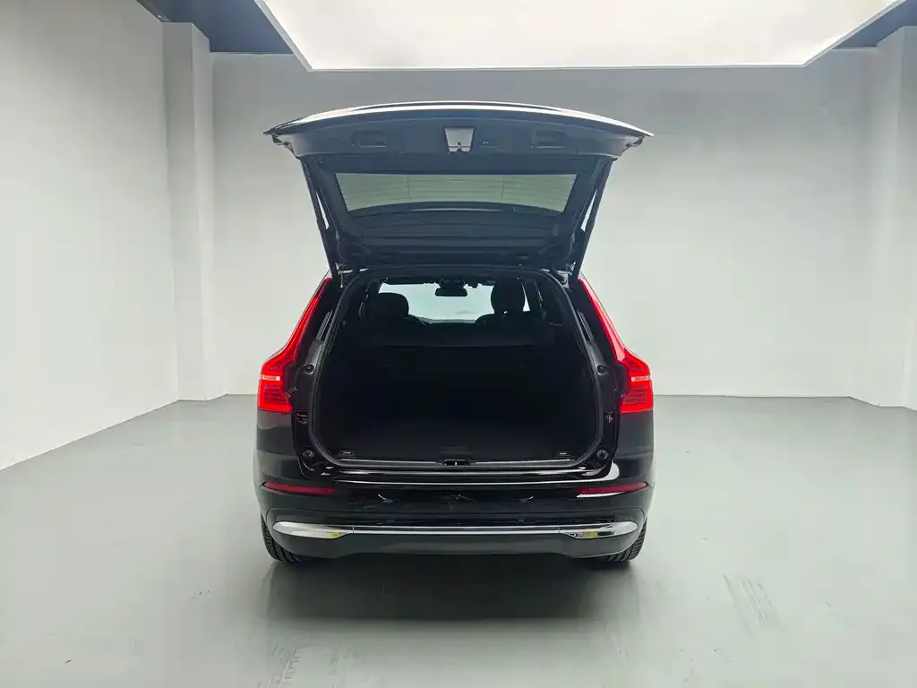 Volvo XC60 — фото 8