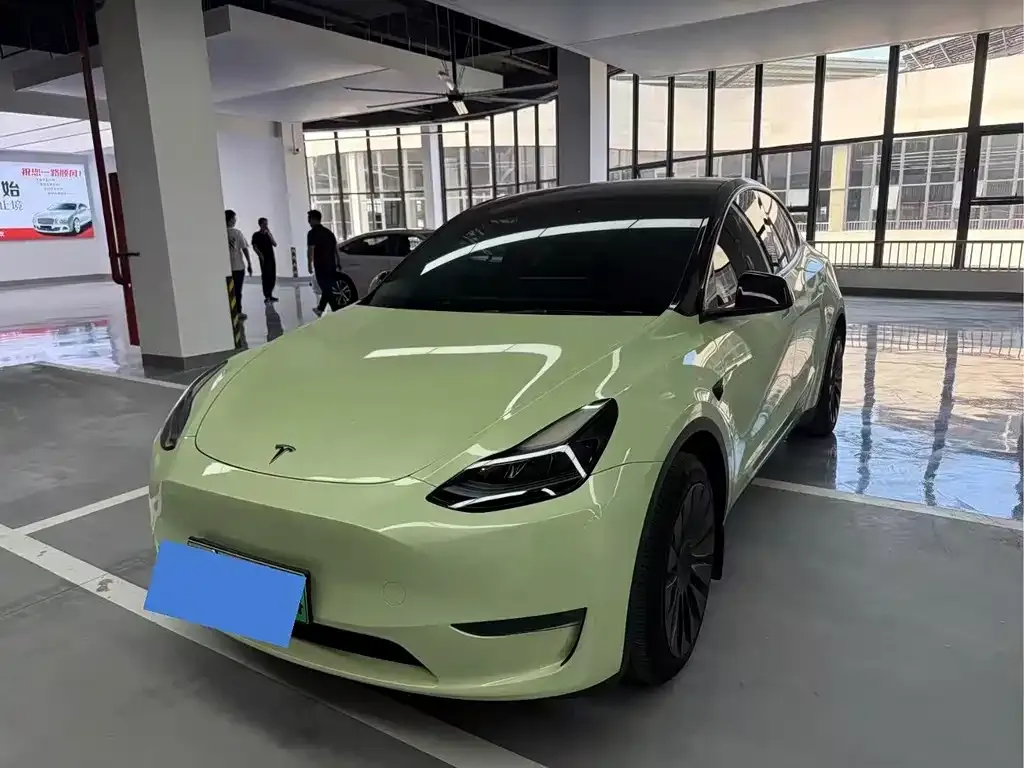 Tesla Model Y — фото 1