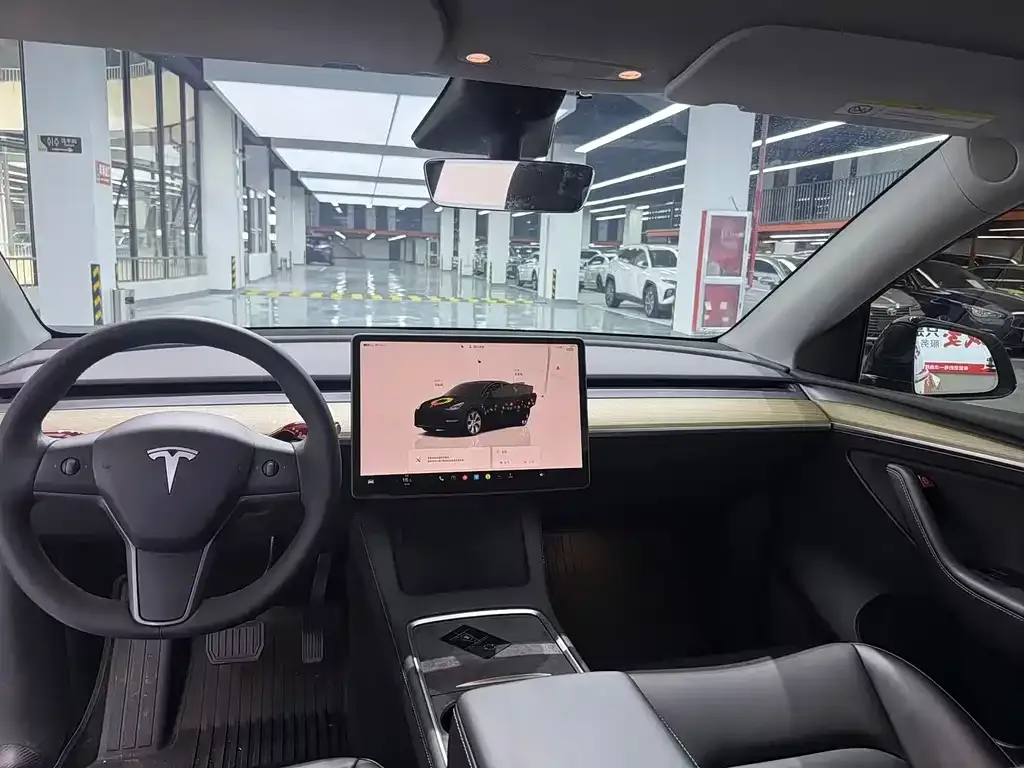 Tesla Model Y — фото 8