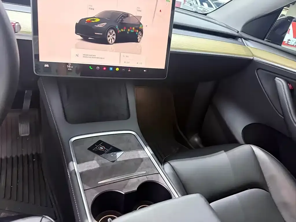 Tesla Model Y — фото 2